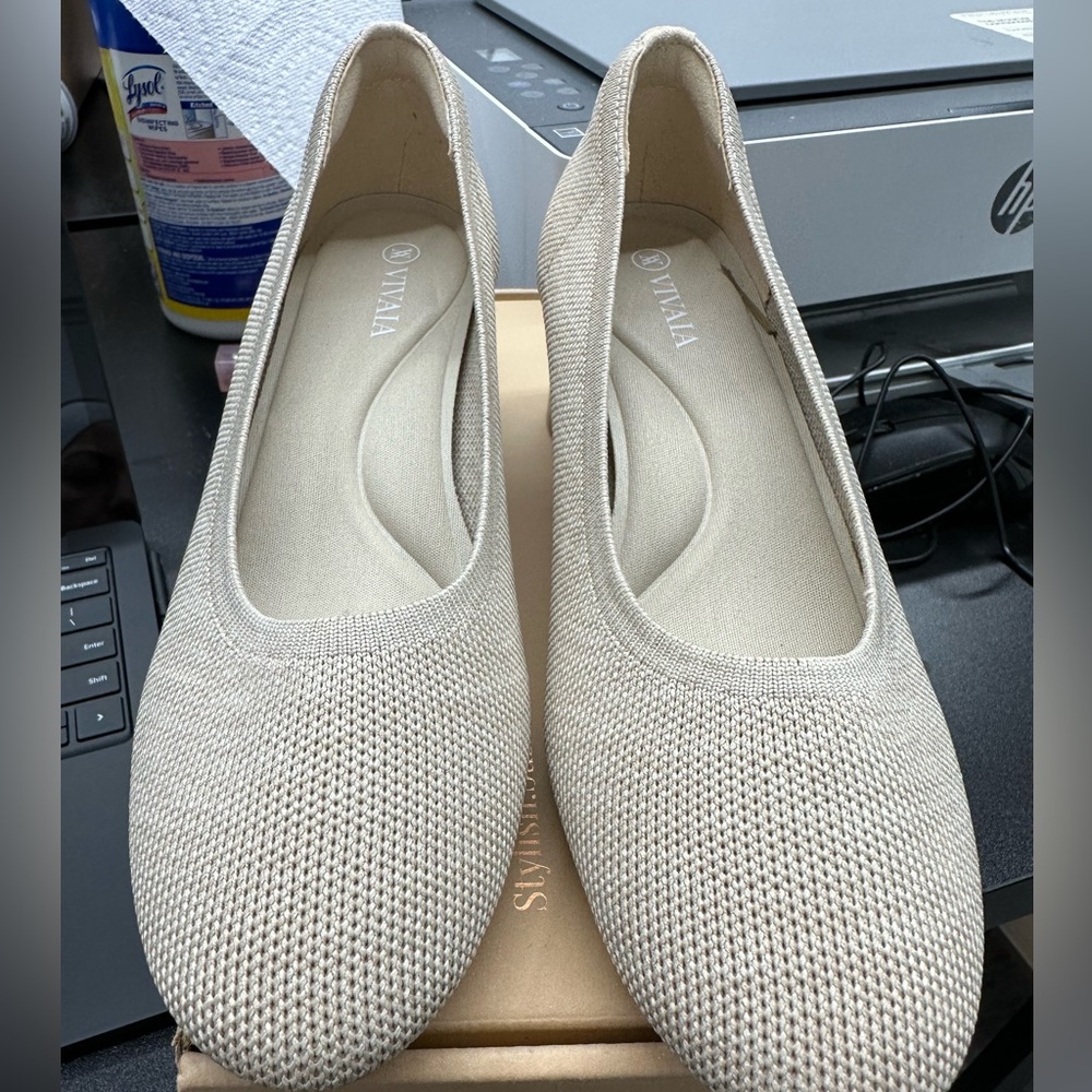 Vivaia round toe chunky heels size US 6.5